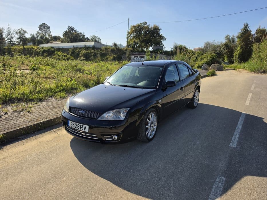 Ford  Hatchback 2.0 TDCi Ghia em muito bom estado União de Freguesias da cidade de Santarém