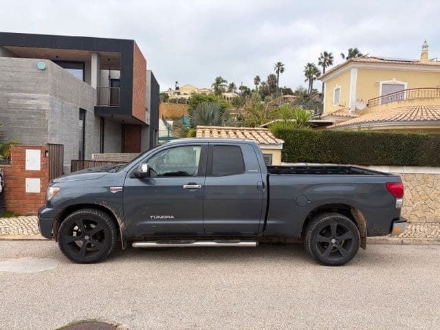 Toyota  Tundra mais grande que um Hi-Lux Bensafrim E Barão De São João