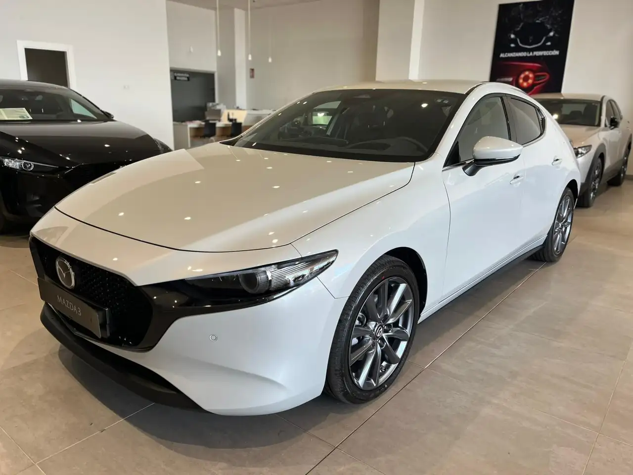 Mazda 3 2.5 e-Skyactiv-G Centre-line 103kW