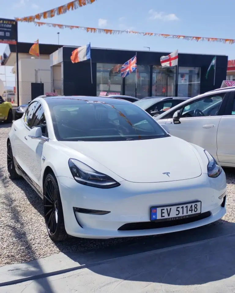 Tesla Model 3 Long-Range Dual Motor AWD