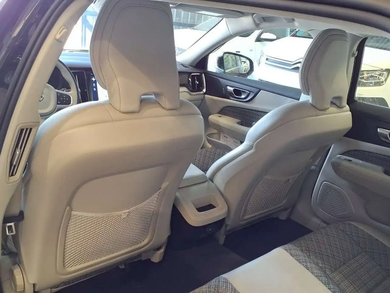 Volvo V60 2.0 B4 (D) Momentum Pro Auto