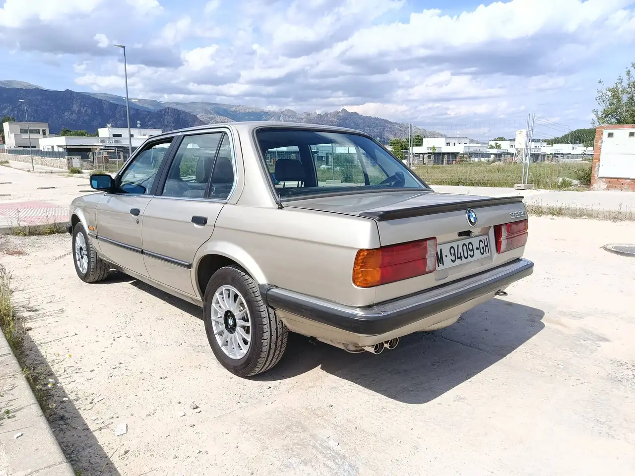 BMW 323 323i