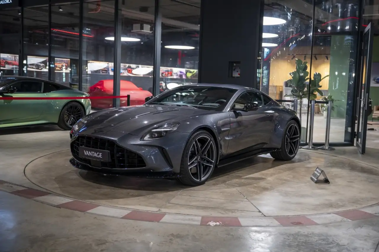 Aston Martin Vantage Deportivo Automático de 2 Puertas