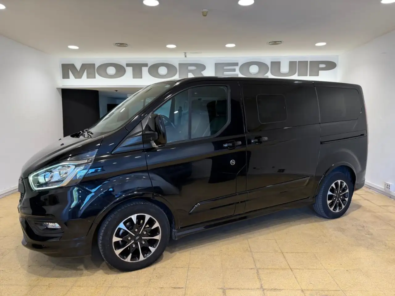 Ford Tourneo Custom 2.0 EcoBlue Sport 185