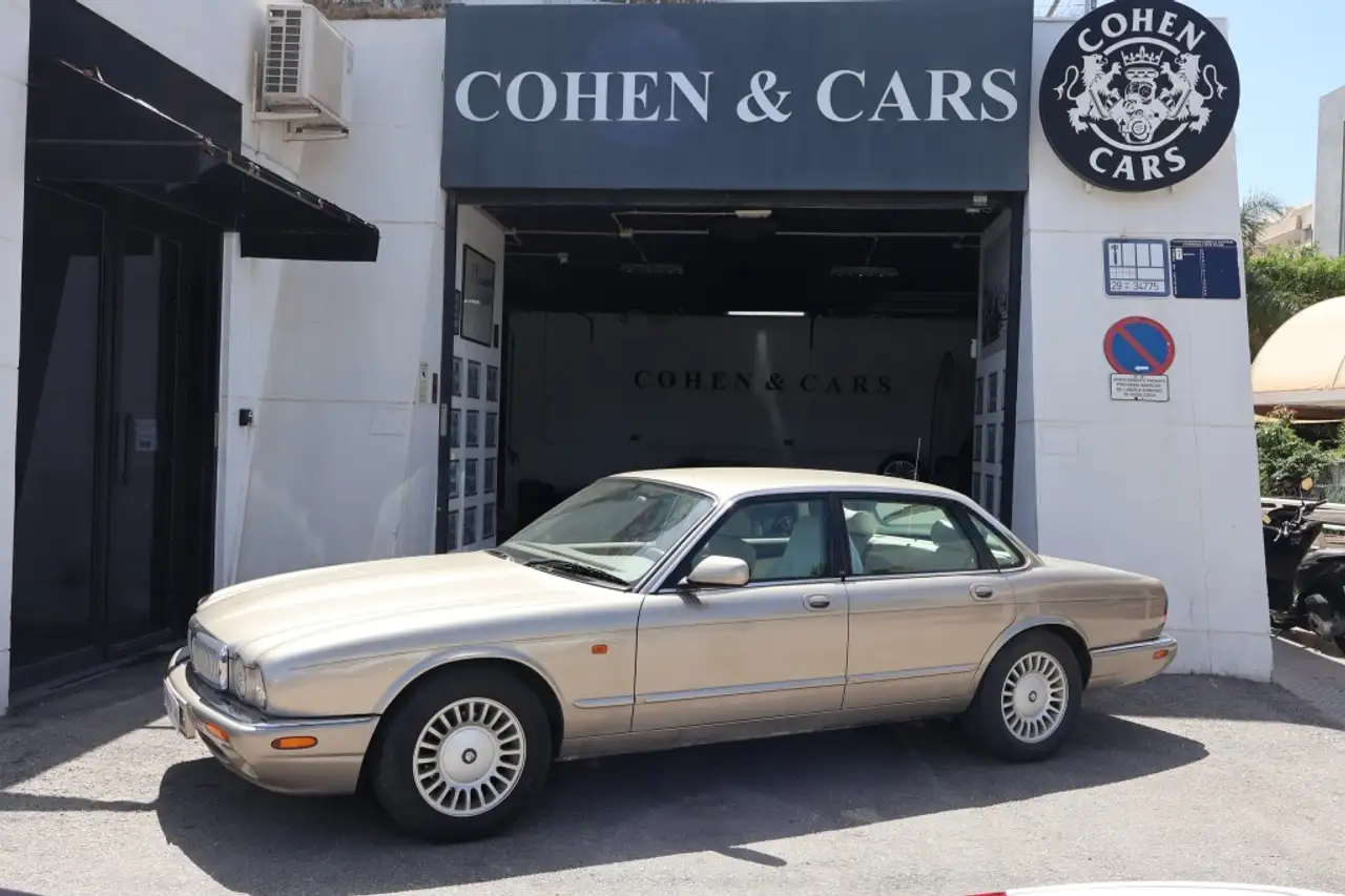 Jaguar XJ XJ8 3.2 Executive