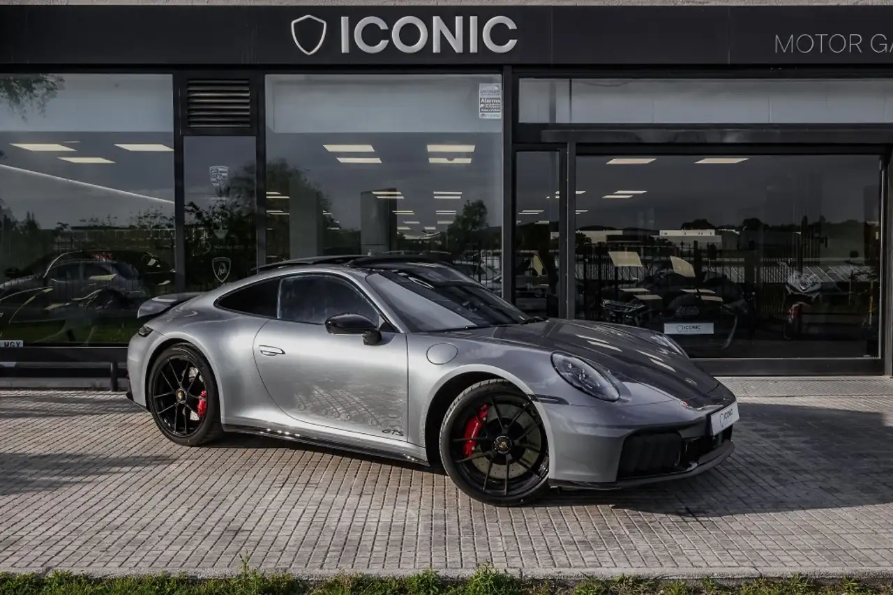Porsche 992 Carrera 4 GTS