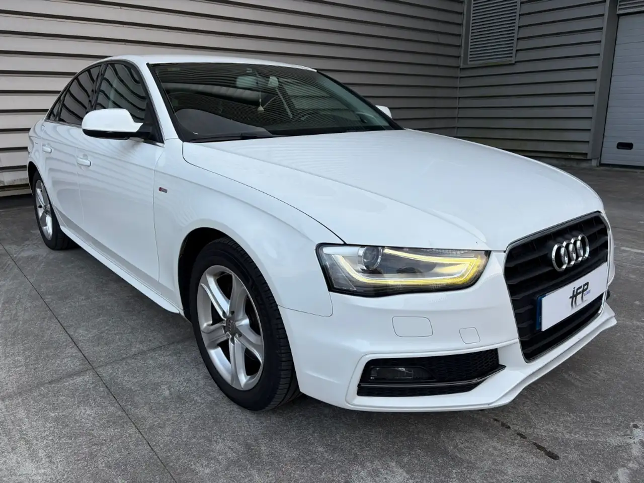 Audi A4 2.0TDI DPF S line edition 150