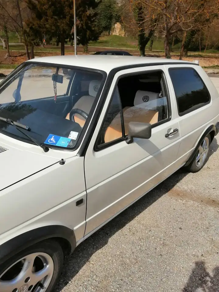 Volkswagen Golf Standard Model