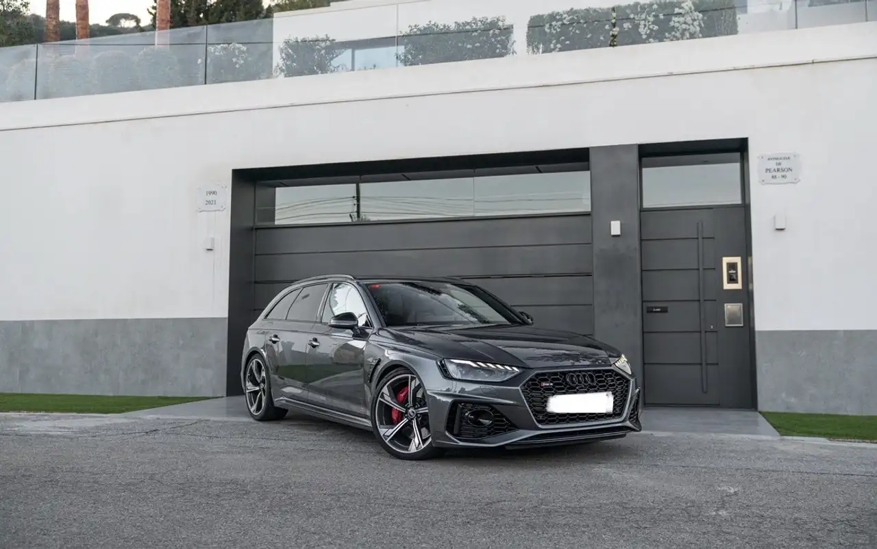Audi RS4 Avant TFSI quattro tiptronic