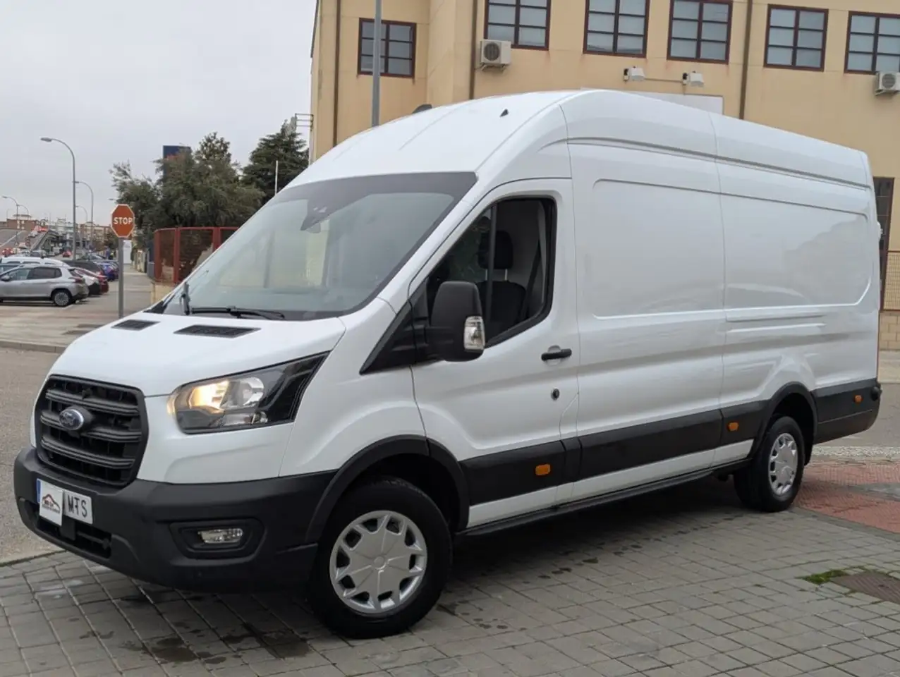 Ford Transit FT 350 Chasis Cabina 2.0 EcoBlue L4 Trend Transit FT 350 Chasis Cabina 2.0 EcoBlue L4 Trend