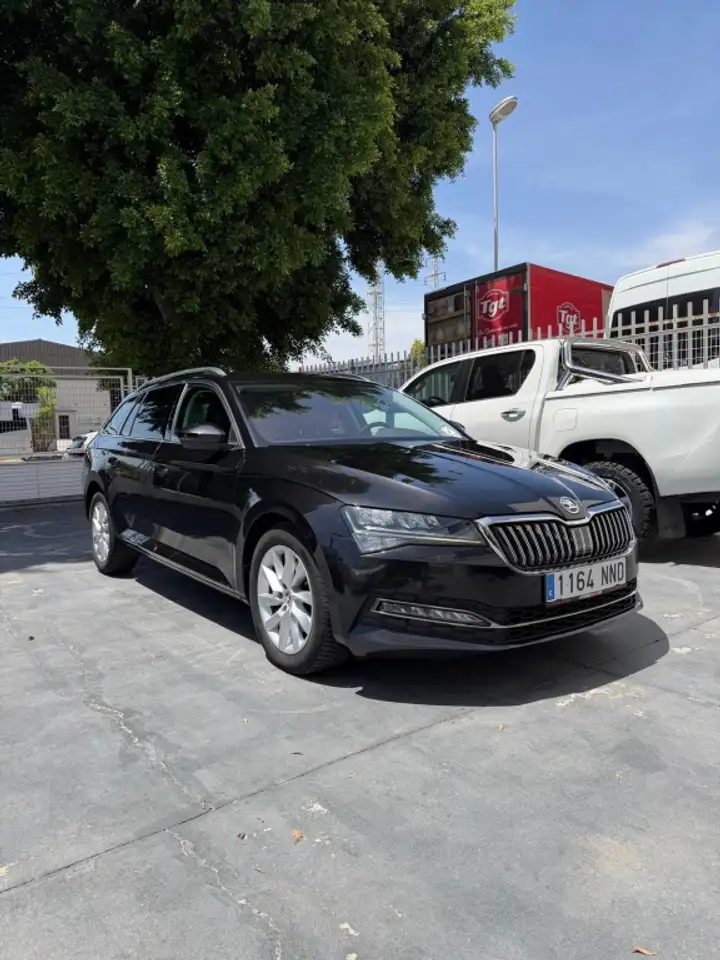 Škoda Superb Familiar Automático de 5 Puertas