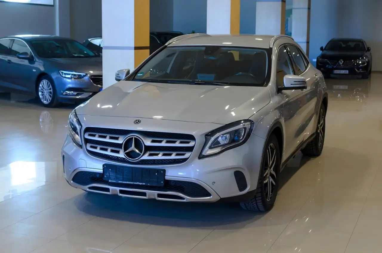 Mercedes-Benz GLA 200 200d Urban 7G-DCT