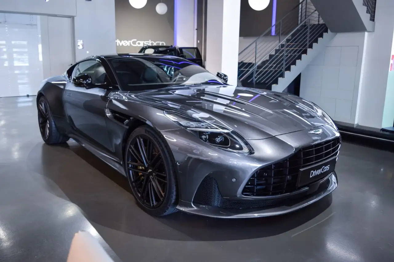 Aston Martin DB12 4.0 V8