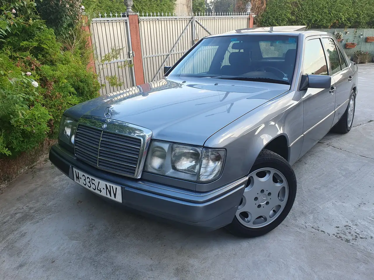 Mercedes-Benz 230 230E