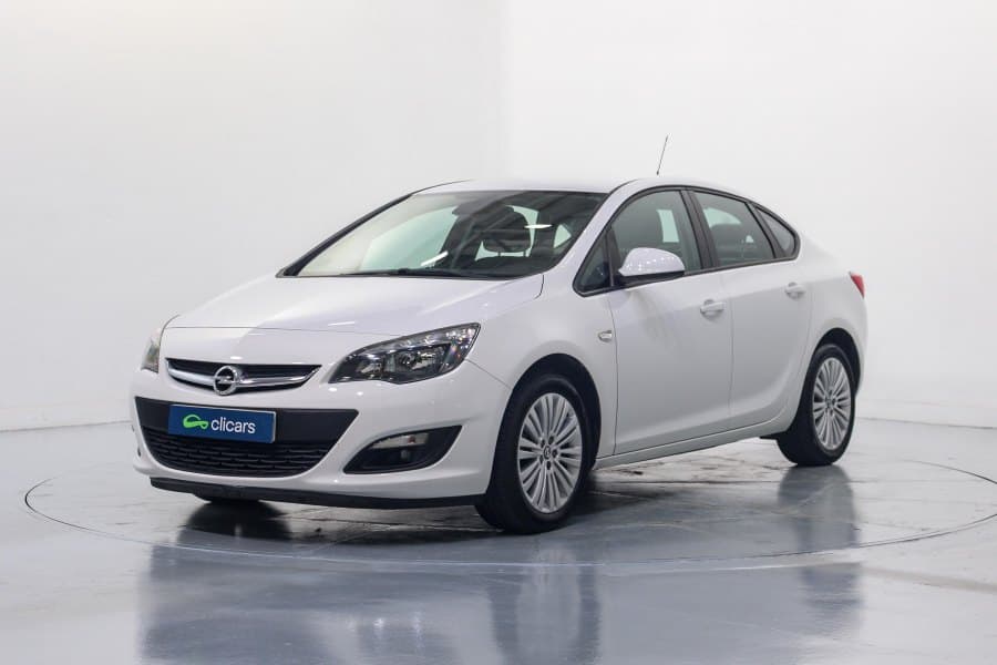 Opel Astra Sedán 1.4T Selective