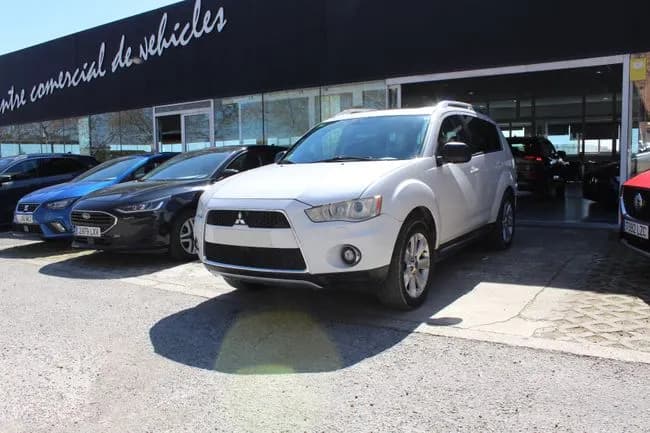 Mitsubishi Outlander 220DI-D Motion SST