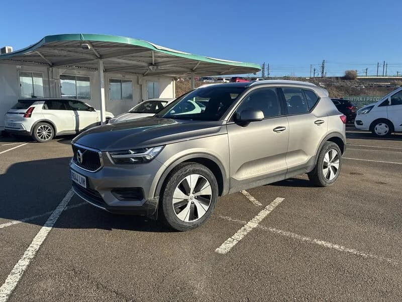 Volvo XC40 2.0 T2 Momentum Pro 129CV